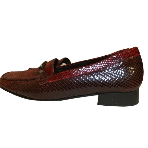 STUART Weitzman Red snake skin embossed loafers size 10 - Picture 3 of 10